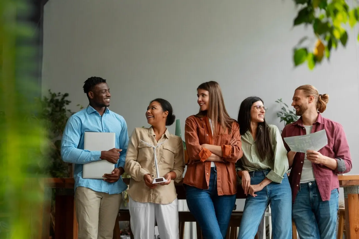 Специалисты в сфере технологий, стремящиеся достичь амбициозных целей устойчивого развития.